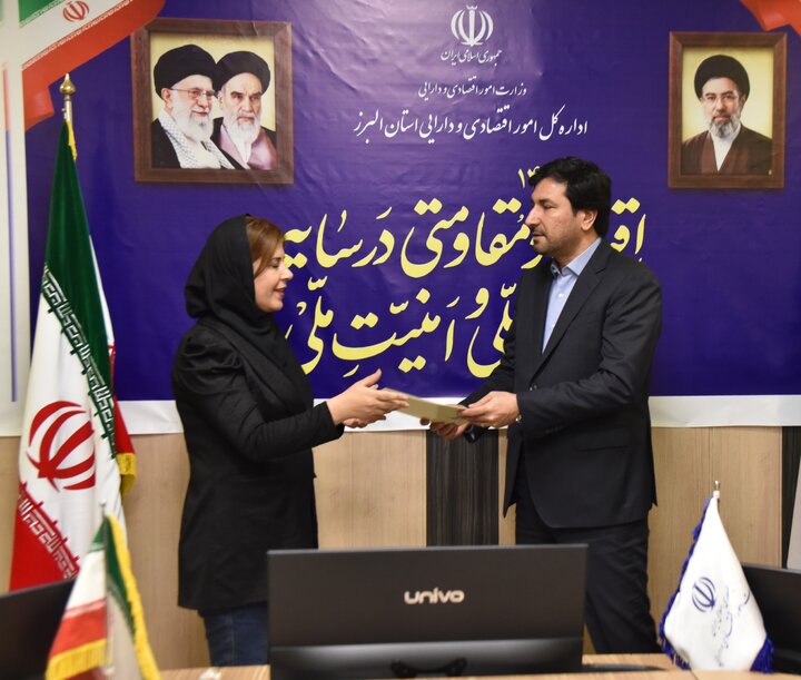 تجلیل مدیرکل امور اقتصادی و دارایی استان البرز از اصحاب رسانه و خبرنگاران در هفته دولت
