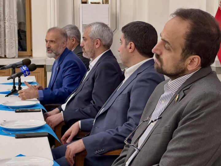 جلسه هم اندیشی فعالان اقتصادی و تجار ایرانی مقیم روسیه با وزیر اقتصاد