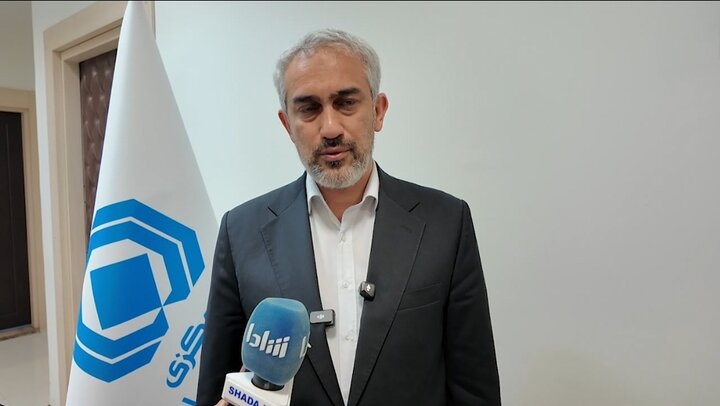 گفتگوی وزیر اقتصاد با شادا در حاشیه مجمع سالانه بیمه مرکزی