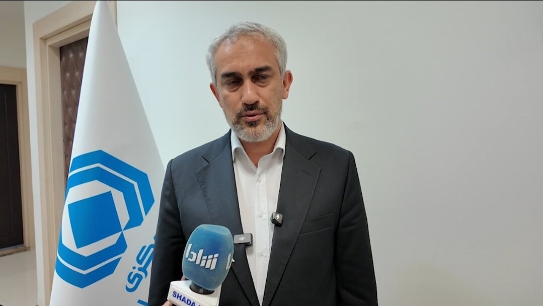 گفتگوی وزیر اقتصاد با شادا در حاشیه مجمع سالانه بیمه مرکزی