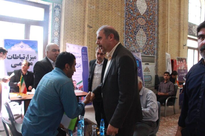 حضور مدیرکل امور اقتصادی و دارایی ایلام در میز خدمت هفته دولت