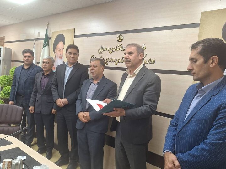 تجلیل از جلیل بارکی پس از سال‌ها خدمت در اداره کل امور اقتصادی و دارایی ایلام