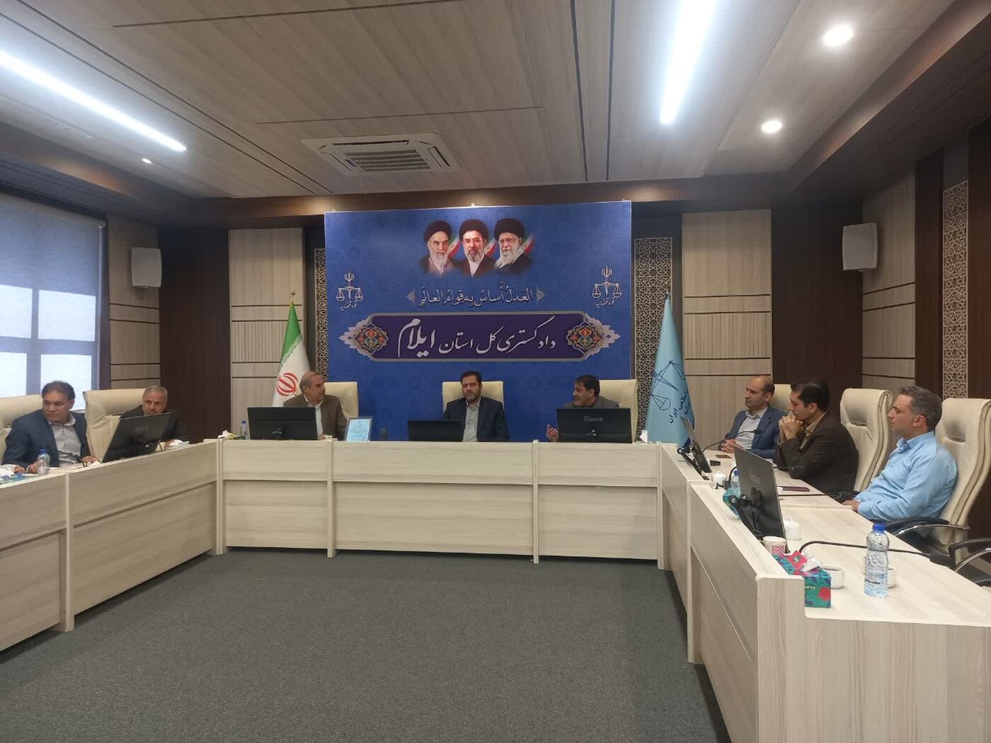 پرداخت سالانه ۱.۵ همت حقوق برای ۲۱ دستگاه و تحقق ۹۸ درصدی درآمدهای ایلام