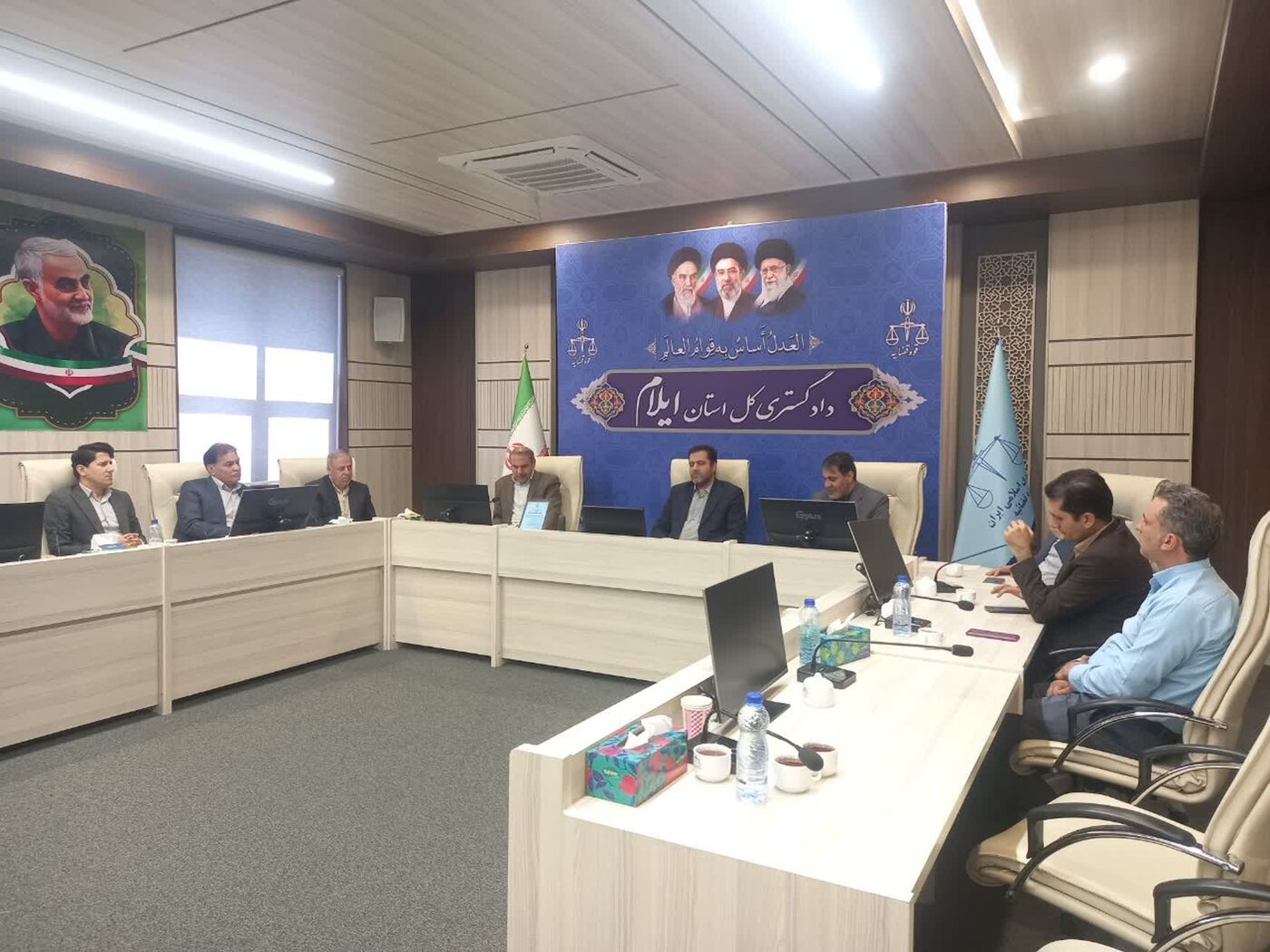 پرداخت سالانه ۱.۵ همت حقوق برای ۲۱ دستگاه و تحقق ۹۸ درصدی درآمدهای ایلام