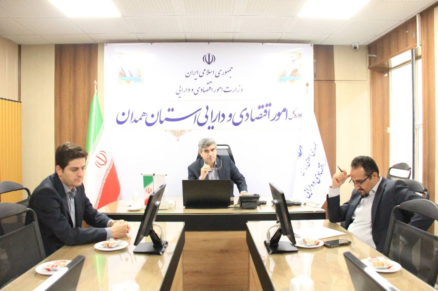 برگزاری جلسه تبیین سازوکار اجرایی تسهیلات سرمایه در گردش بنگاه‌های اقتصادی در شرایط اضطرار