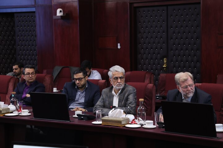 پنجمین نشست هم اندیشی وزیر اقتصاد با اقتصاددانان