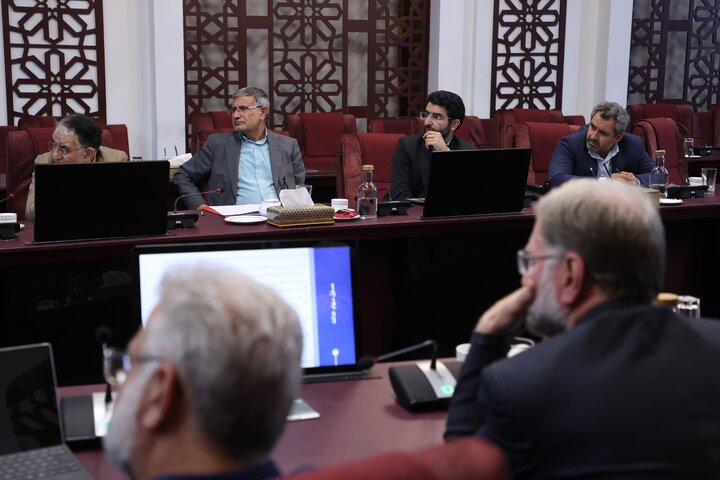 پنجمین نشست هم اندیشی وزیر اقتصاد با اقتصاددانان