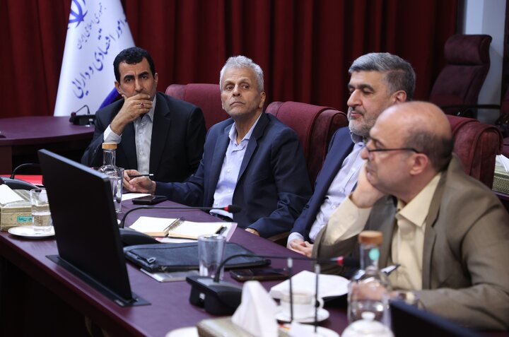 پنجمین نشست هم اندیشی وزیر اقتصاد با اقتصاددانان