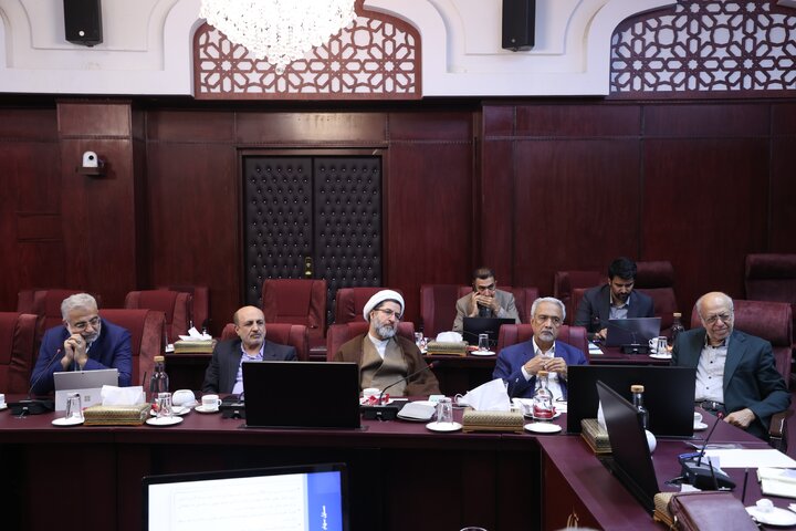 پنجمین نشست هم اندیشی وزیر اقتصاد با اقتصاددانان
