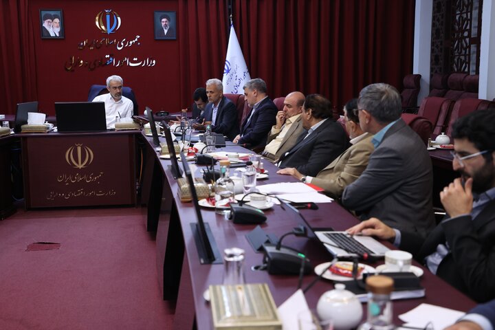 پنجمین نشست هم اندیشی وزیر اقتصاد با اقتصاددانان