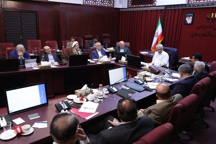 پنجمین نشست هم اندیشی وزیر اقتصاد با اقتصاددانان