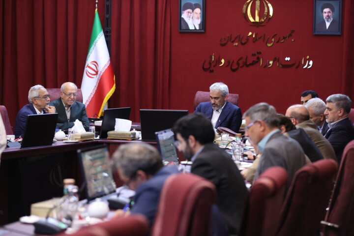 پنجمین نشست هم اندیشی وزیر اقتصاد با اقتصاددانان