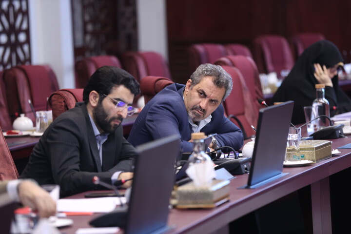 پنجمین نشست هم اندیشی وزیر اقتصاد با اقتصاددانان