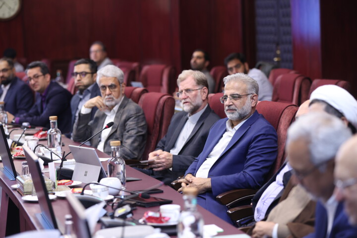 پنجمین نشست هم اندیشی وزیر اقتصاد با اقتصاددانان