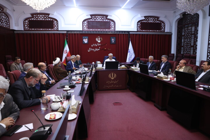 پنجمین نشست هم اندیشی وزیر اقتصاد با اقتصاددانان