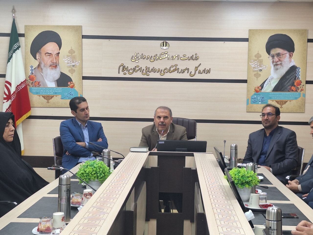 ۳۲ درصد کارکنان اقتصاد و دارایی ایلام از خانواده ایثارگران هستند
