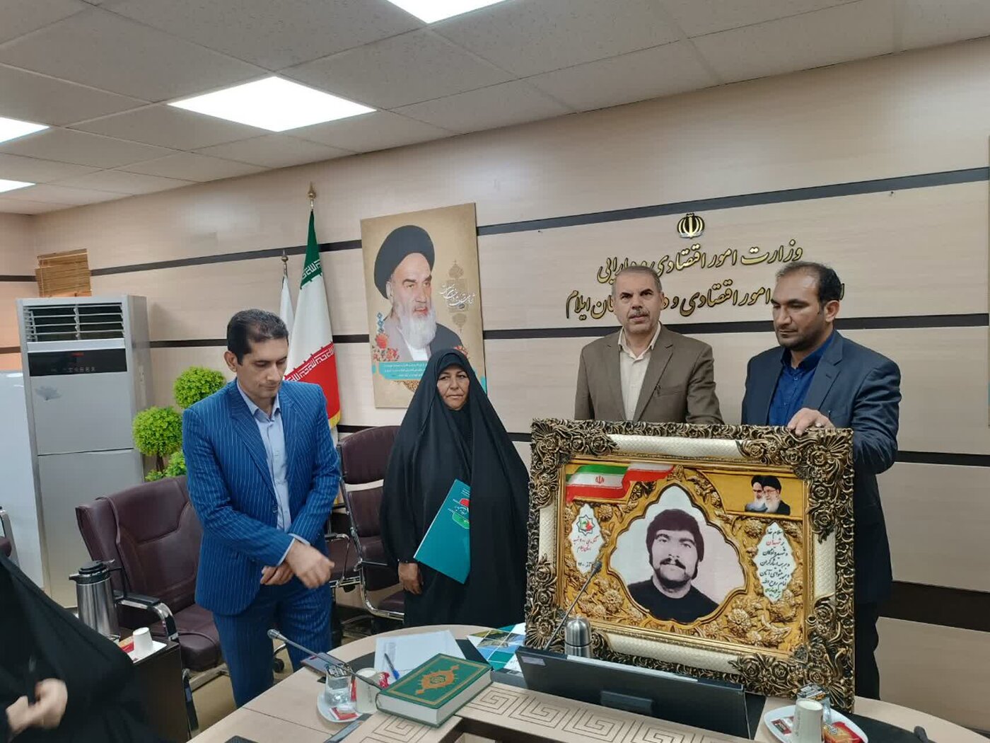 ۳۲ درصد کارکنان اقتصاد و دارایی ایلام از خانواده ایثارگران هستند