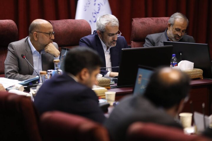 نشست مدنی‌زاده با مجمع نمایندگان مجلس استان تهران/ برنامه‌های پیش‌روی وزارت اقتصاد تشریح شد