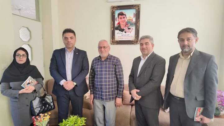 تکریم خانواده شهید «عباس دانشگر»