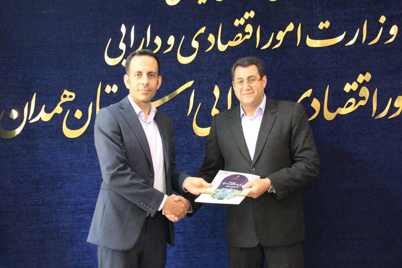 تقدیر از همکار ناشنوا اداره کل امور اقتصادی و دارایی استان همدان