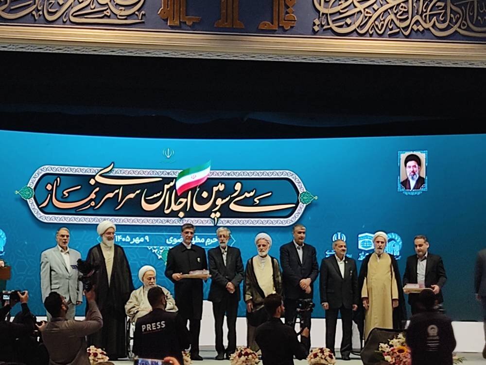 از معاون توسعه مدیریت و منابع وزارت امور اقتصادی و دارایی تقدیر شد