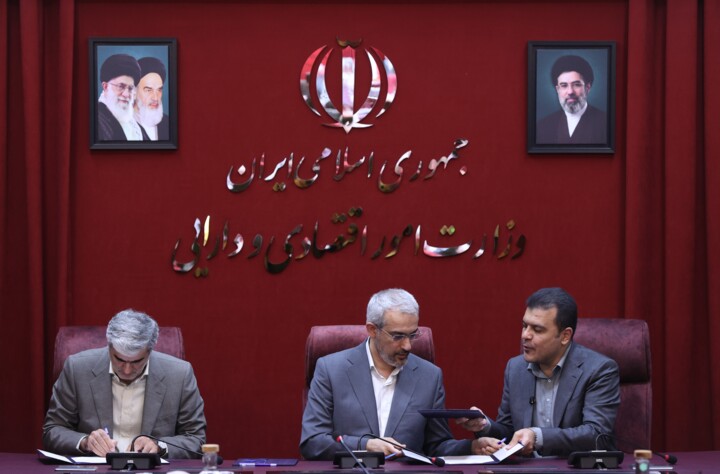 آیین امضای تفاهم‌نامه بازسازی زیرساخت‌های فناورانه چهار دانشگاه آسیب‌دیده از جنگ