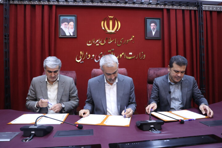 آیین امضای تفاهم‌نامه بازسازی زیرساخت‌های فناورانه چهار دانشگاه آسیب‌دیده از جنگ