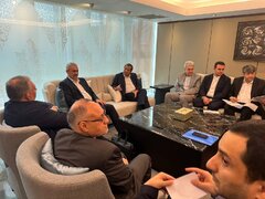 وزیر امور اقتصادی و دارایی وارد بانکوک شد