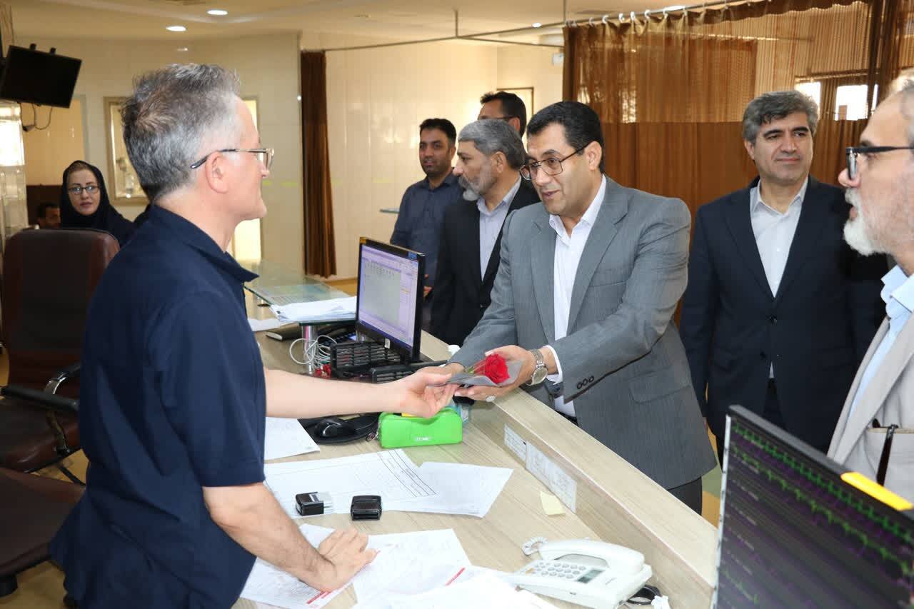 تجلیل مدیرکل امور اقتصادی و دارایی همدان از پرستاران بیمارستان قلب فرشچیان