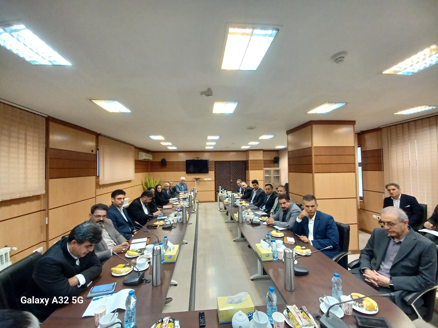 رئیس شورای هماهنگی دستگاه‌های تابعه وزارت اقتصاد در لرستان تأکید کرد: 
حمایت از تولید بدون فشار مالیاتی؛ ضرورت وحدت رویه و هم‌افزایی خانواده بزرگ اقتصاد در استان