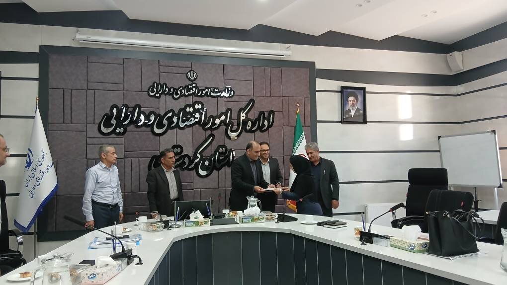 طاهره احمدی به‌عنوان ذیحساب شهرداری‌های بیجار و حسن‌آباد یاسوکند معرفی شد