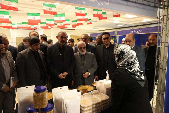 بازدید وزیر اقتصاد از نمایشگاه"بلندای همت"