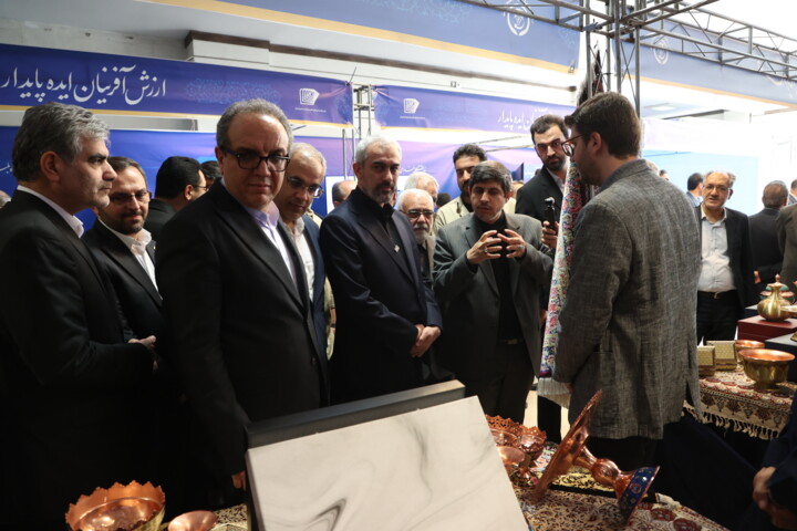 بازدید وزیر اقتصاد از نمایشگاه"بلندای همت"