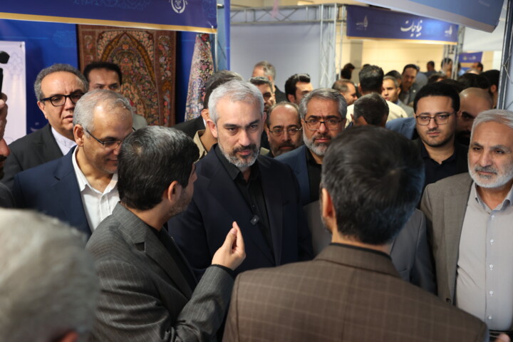 بازدید وزیر اقتصاد از نمایشگاه"بلندای همت"