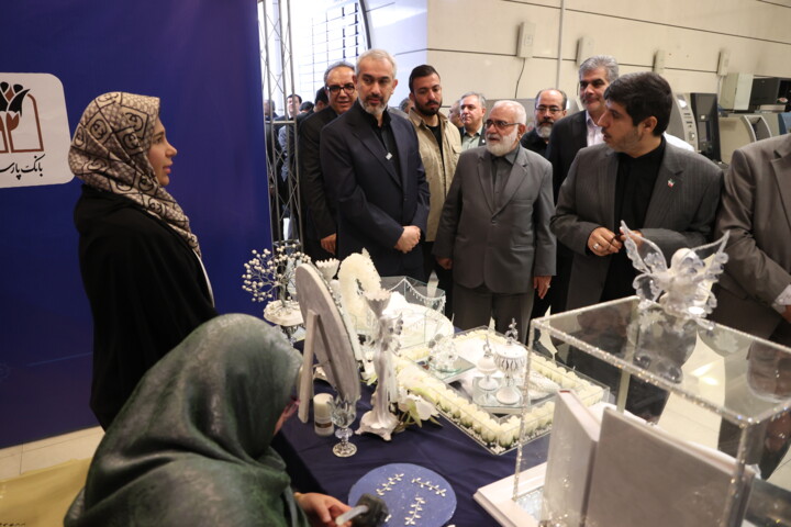 بازدید وزیر اقتصاد از نمایشگاه"بلندای همت"