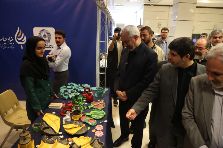 بازدید وزیر اقتصاد از نمایشگاه"بلندای همت"
