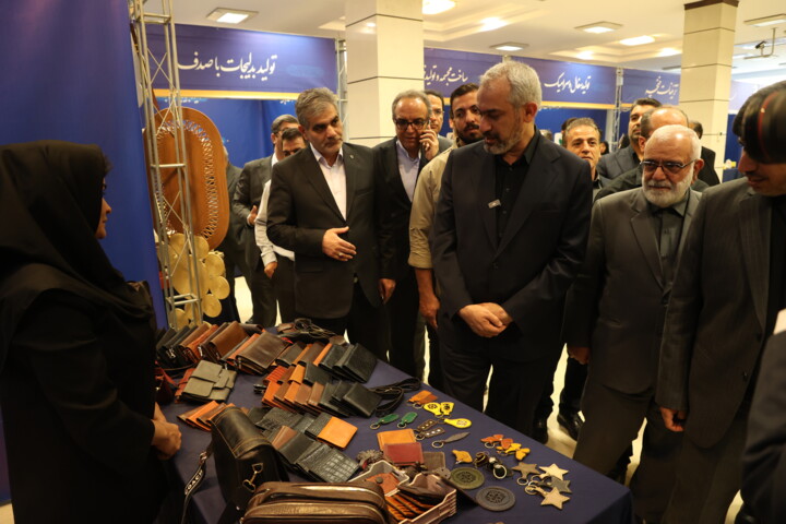 بازدید وزیر اقتصاد از نمایشگاه"بلندای همت"