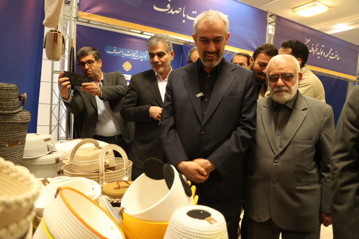 بازدید وزیر اقتصاد از نمایشگاه"بلندای همت"
