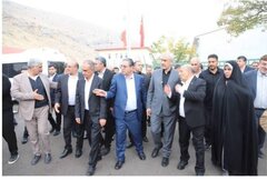 بازدید وزیر اقتصاد از گمرکات مسافری و ترابری مرز بازرگان