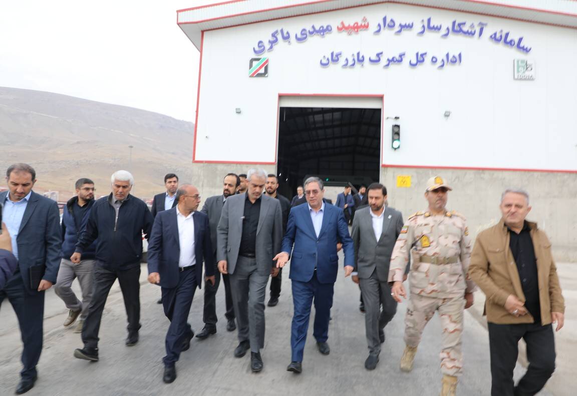 وزیر اقتصاد از مرکز مبادلات تجاری ایران و ترکیه در ماکو بازدید کرد