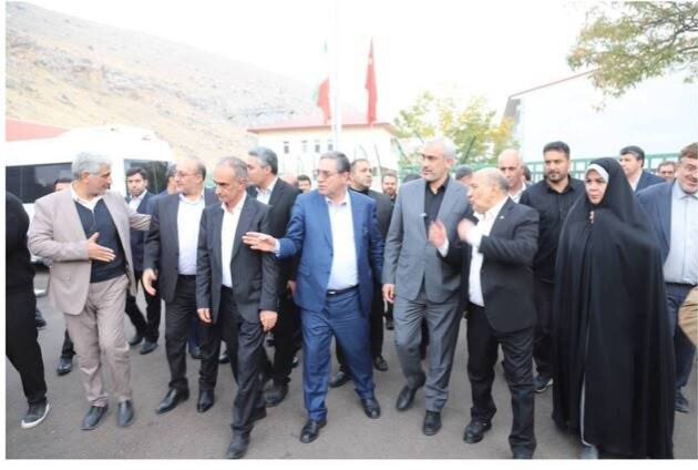 بازدید وزیر اقتصاد از گمرکات مسافری و ترابری مرز بازرگان