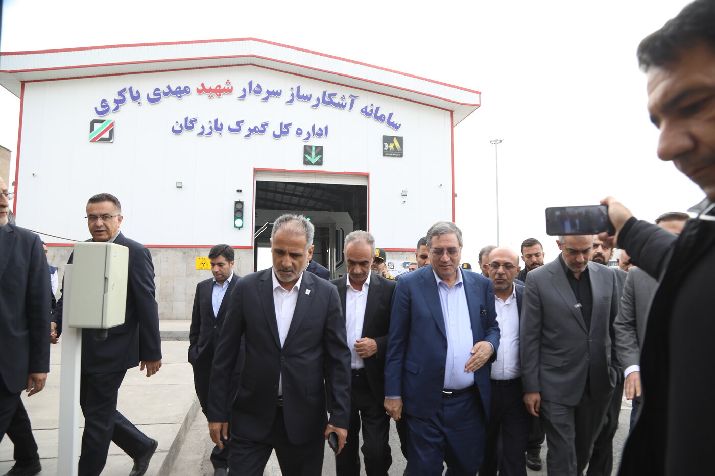 تسهیل تردد ترانزیتی و مسافری در گمرک بازرگان و بررسی الزامات بازگشایی بازارچه مرزی ساری‌سو، محور بازدید وزیر امور اقتصادی و دارایی از منطقه آزاد ماکو بود.