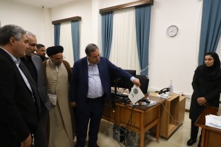 وزیر امور اقتصادی و دارایی از مرکز خدمات سرمایه‌گذاری آذربایجان‌غربی بازدید کرد