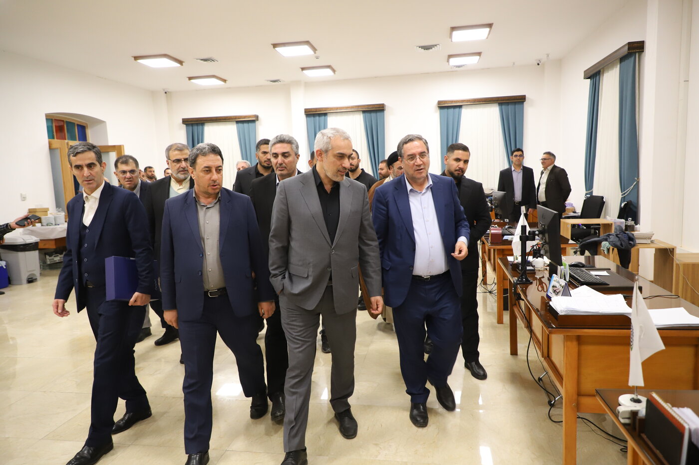 وزیر امور اقتصادی و دارایی از مرکز خدمات سرمایه‌گذاری آذربایجان‌غربی بازدید کرد