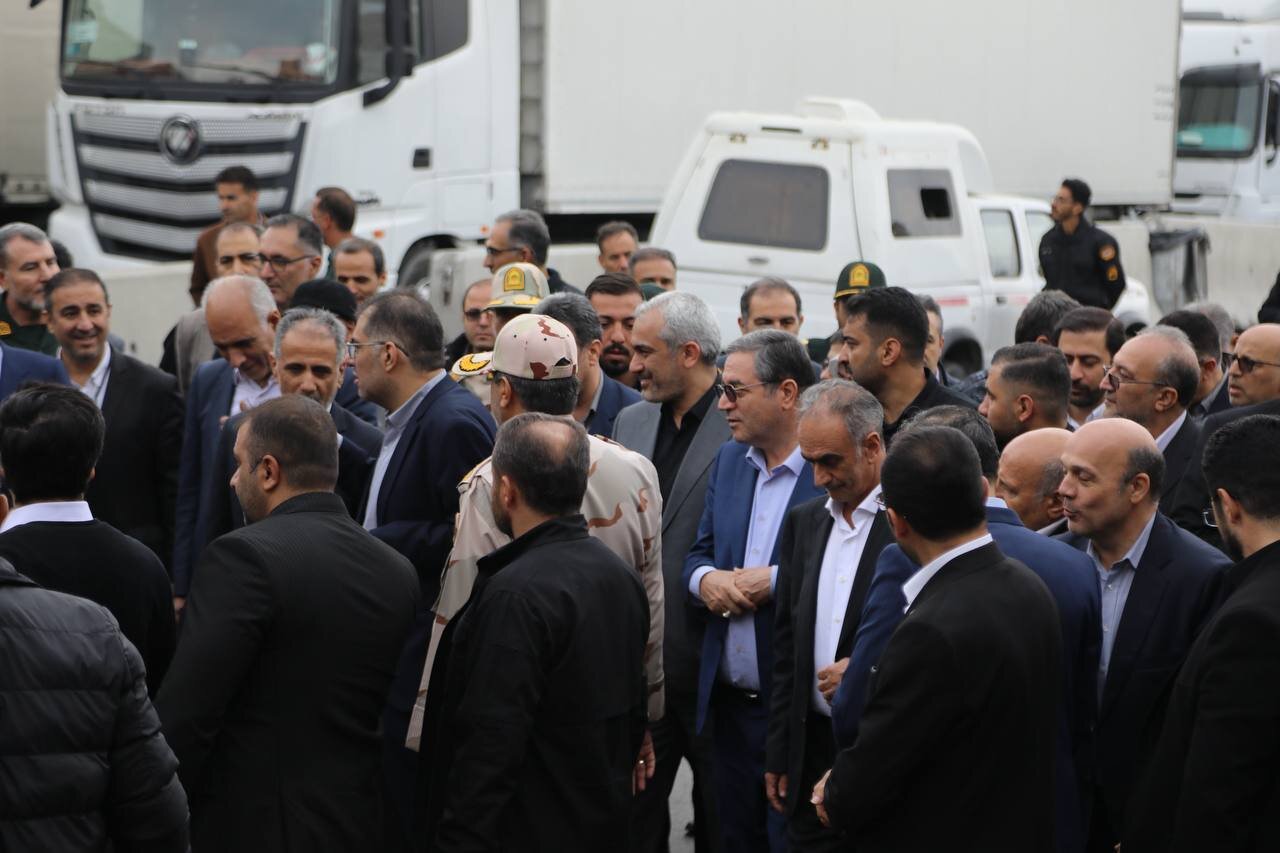 تسهیل تردد ترانزیتی و مسافری در گمرک بازرگان و بررسی الزامات بازگشایی بازارچه مرزی ساریسو، محور بازدید وزیر امور اقتصادی و دارایی از منطقه آزاد ماکو بود.