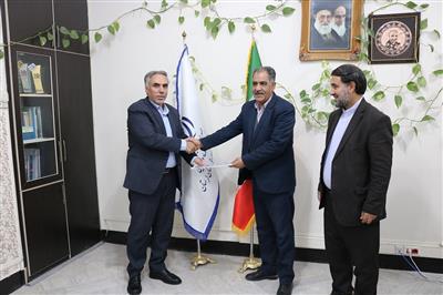 تجلیل از فرزند شهید در روز گرامیداشت شهدا