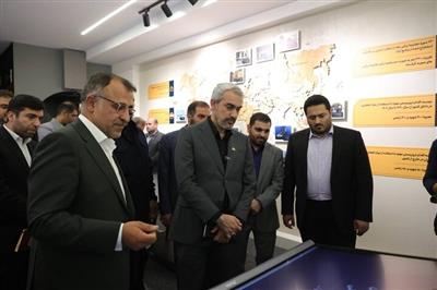 بازدید وزیر اقتصاد از نمایشگاه بین‌المللی مبارزه با پولشویی و تأمین مالی تروریسم