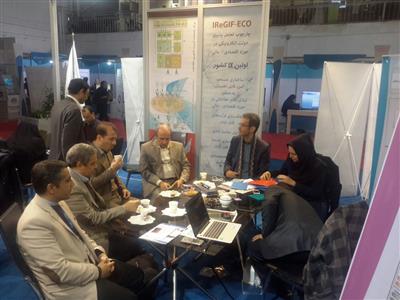بازدید مشاور وزیر و رئیس مركز نوسازی و تحول اداری از غرفه وزارت اقتصاد
