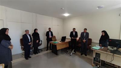 دیدار مدیركل امور اقتصادی و دارایی آذربایجان‌غربی با فرزند یكی از شهدای حادثه بمباران شیمیایی سردشت