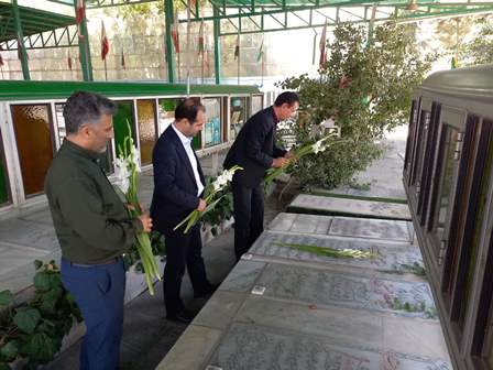 زیارت گلزار شهدای 400 دستگاه استان البرز با حضور معاون توسعه مدیریت و منابع و تعدادی از کارکنان اداره کل بمناسبت گرامیداشت هفته دولت(1404/06/5)